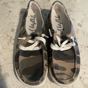 Camo Gypsy Jazz Holly's size 6.5